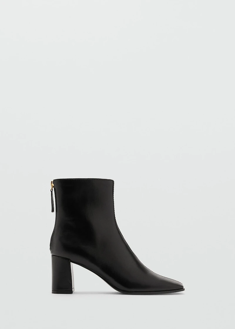 Block ankle boots with square toe