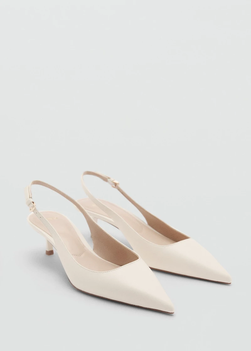 Pointed kitten-heel shoes