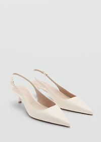Pointed kitten-heel shoes