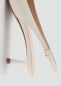 Pointed kitten-heel shoes