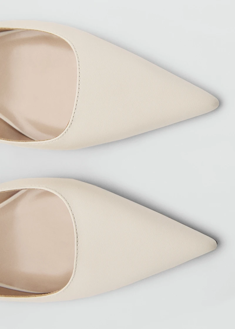 Pointed kitten-heel shoes