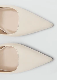 Pointed kitten-heel shoes