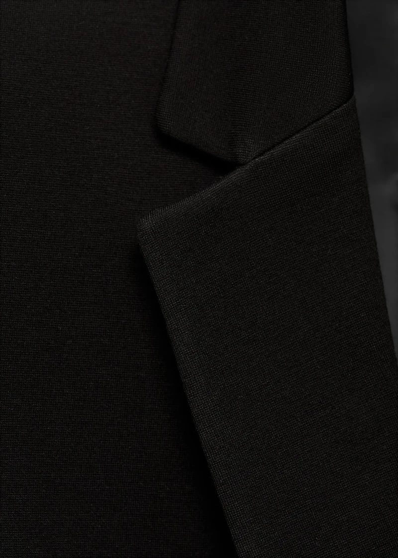 Suit blazer with flap pockets