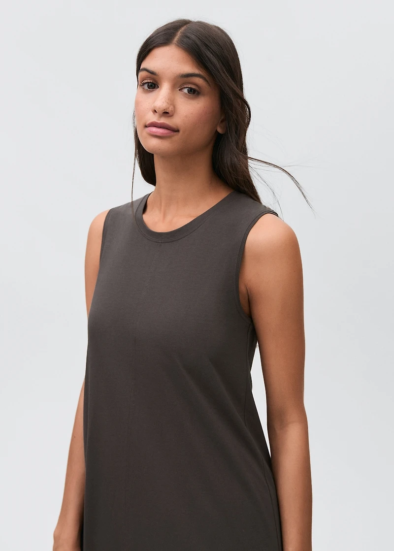 Sleeveless knitted dress