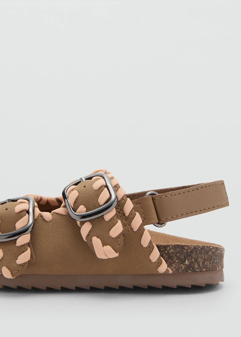 Strap sandals with buckle