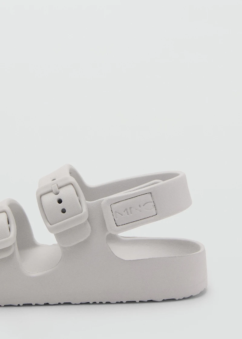 Flip-flops with buckle straps