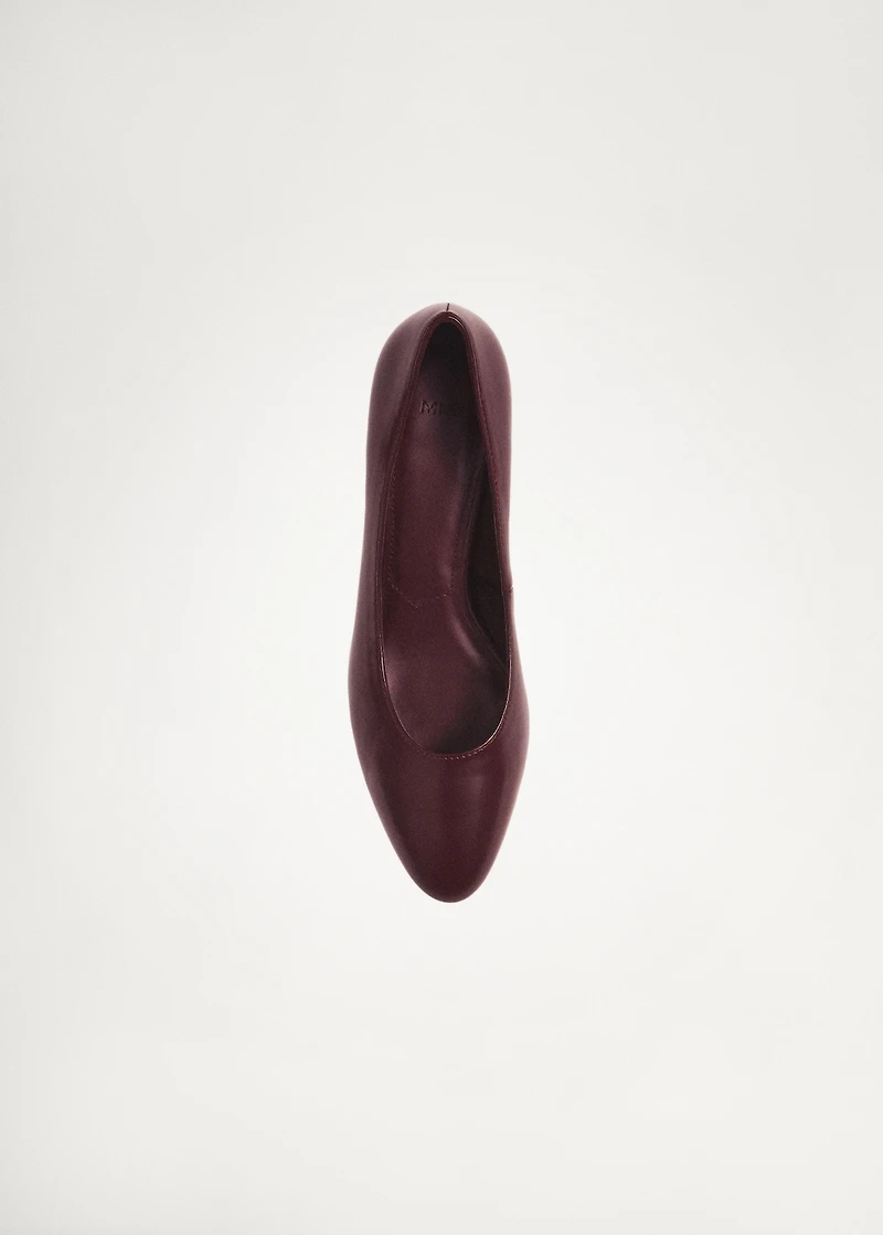 Kitten shoe with round toe