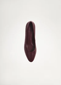 Kitten shoe with round toe