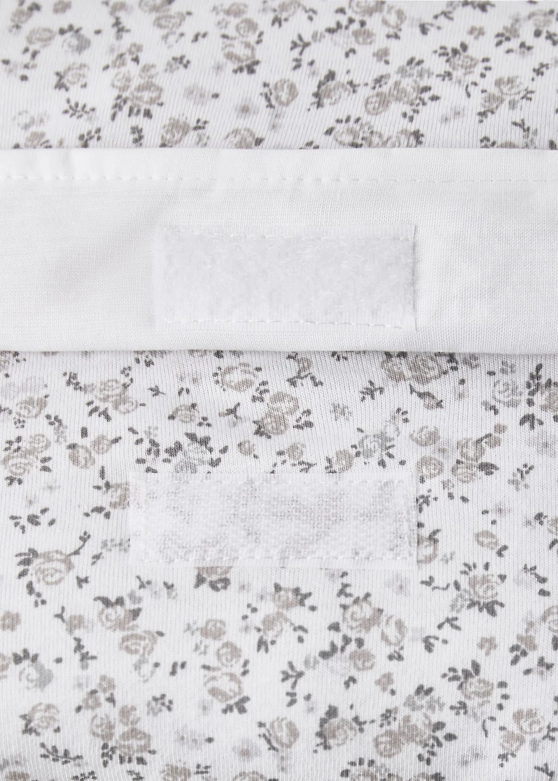 Children’s cotton portable changing table with mini-flower print