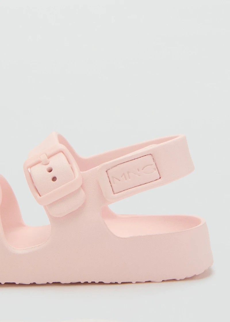 Flip-flops with buckle straps