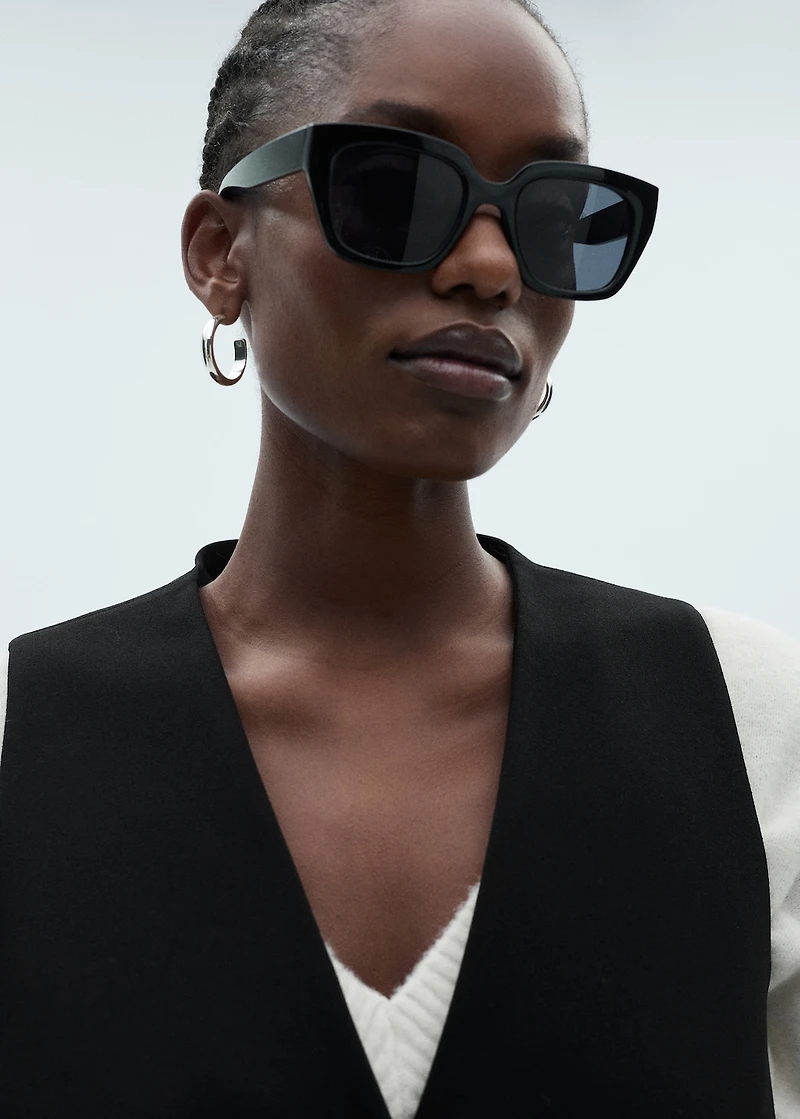 Suit vest with buttons