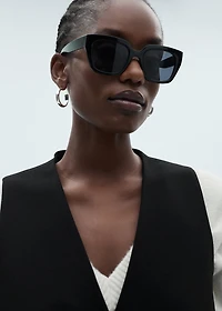 Suit vest with buttons