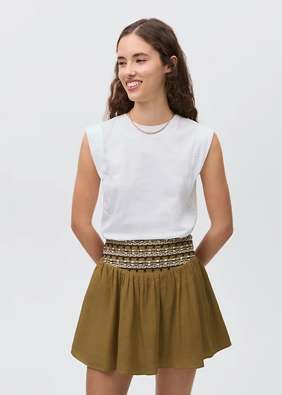 Short skirt with embroidered waist