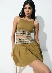 Short skirt with embroidered waist