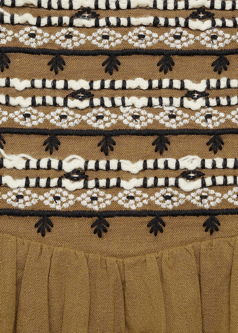 Short skirt with embroidered waist