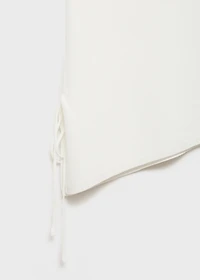 Knitted sweater with asymmetrical hem