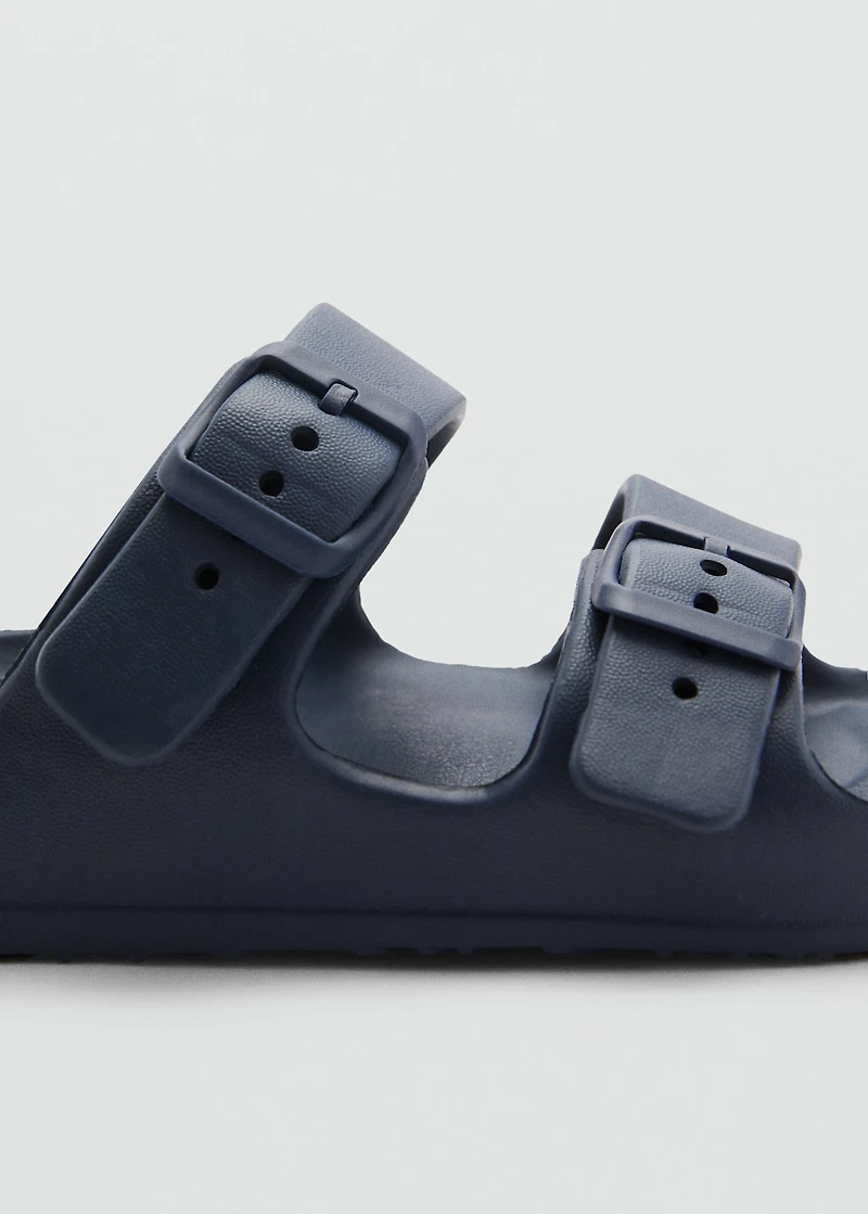 Flip-flops with buckle straps