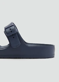 Flip-flops with buckle straps