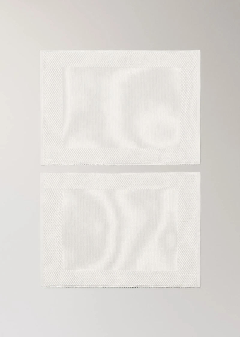 Cotton placemats with geometric pattern