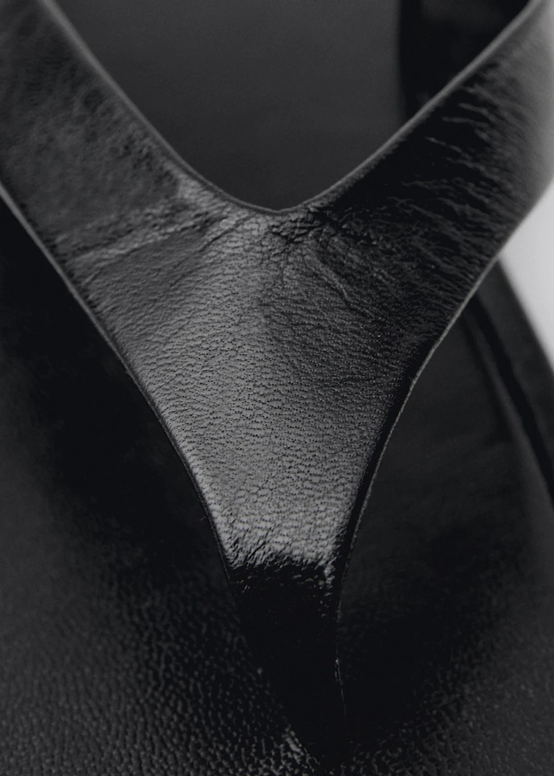 Leather straps sandals