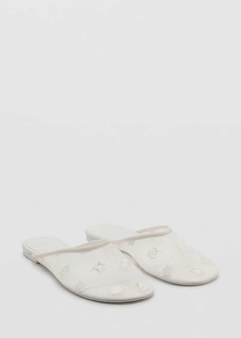 Embroidered mesh shoes