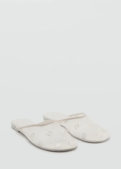 Embroidered mesh shoes