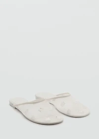 Embroidered mesh shoes