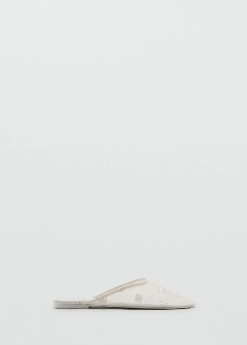 Embroidered mesh shoes