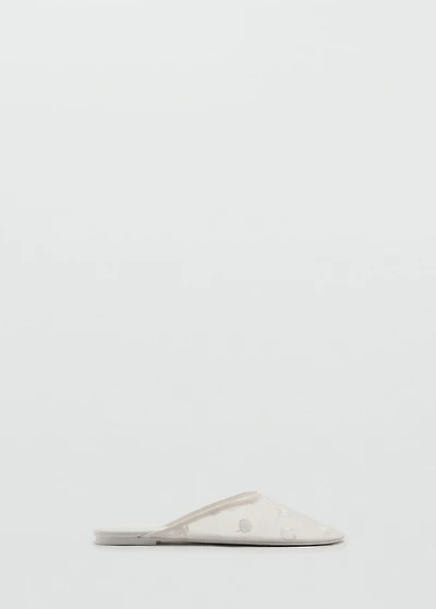 Embroidered mesh shoes