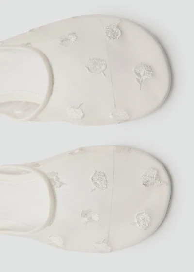 Embroidered mesh shoes