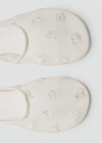 Embroidered mesh shoes