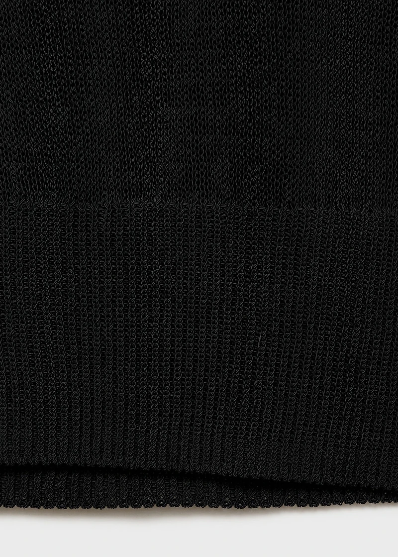 Low-neck knitted top