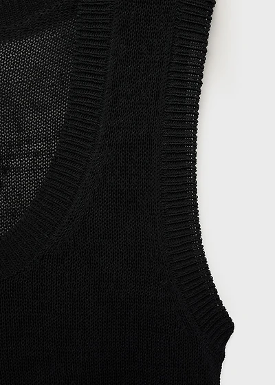 Low-neck knitted top