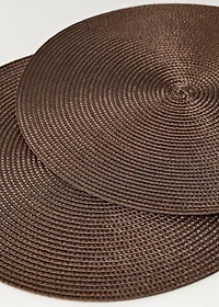 Round embossed textured placemats