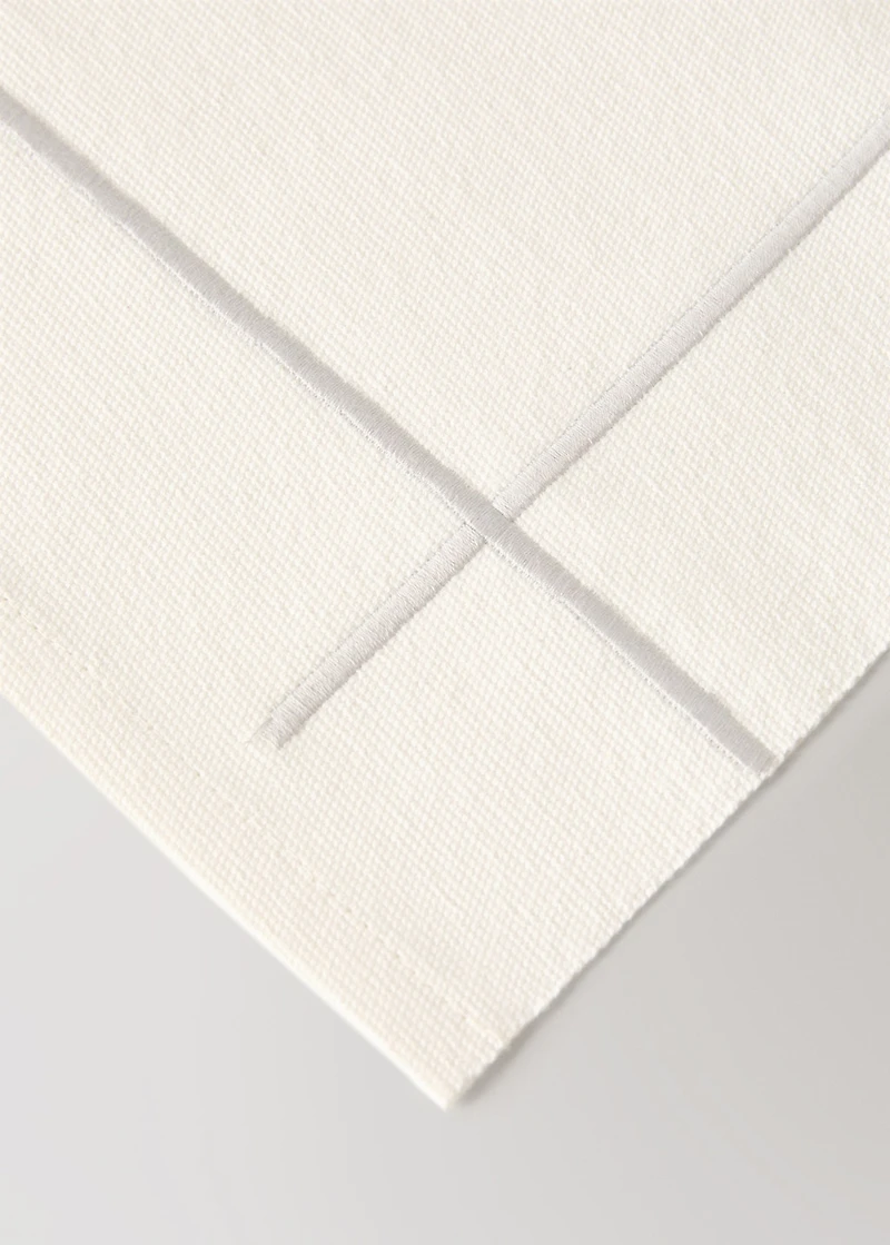 Cotton embroidered placemat with scalloped detail
