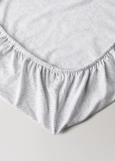 Cotton striped fitted sheet for crib