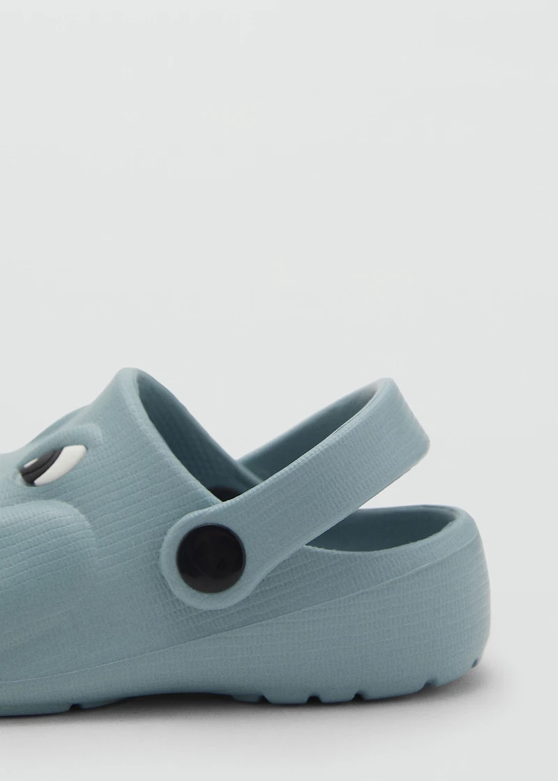 Dragon-design flip-flops