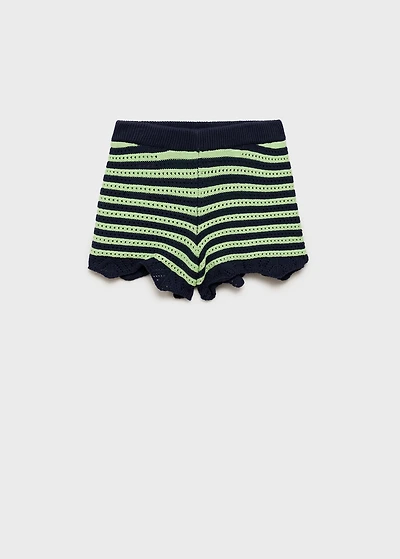 Contrasting crochet shorts