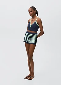 Contrasting crochet shorts