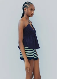 Contrasting crochet shorts