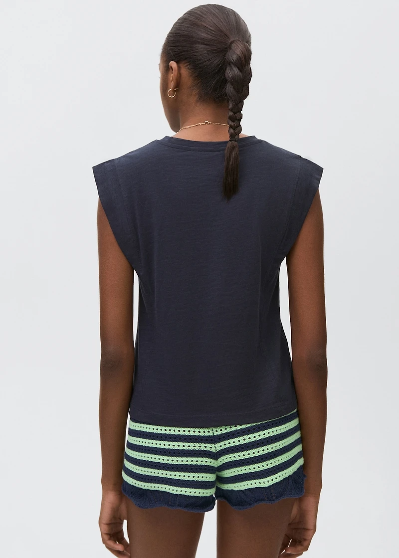 Contrasting crochet shorts