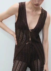 Knitted vest with bow closure