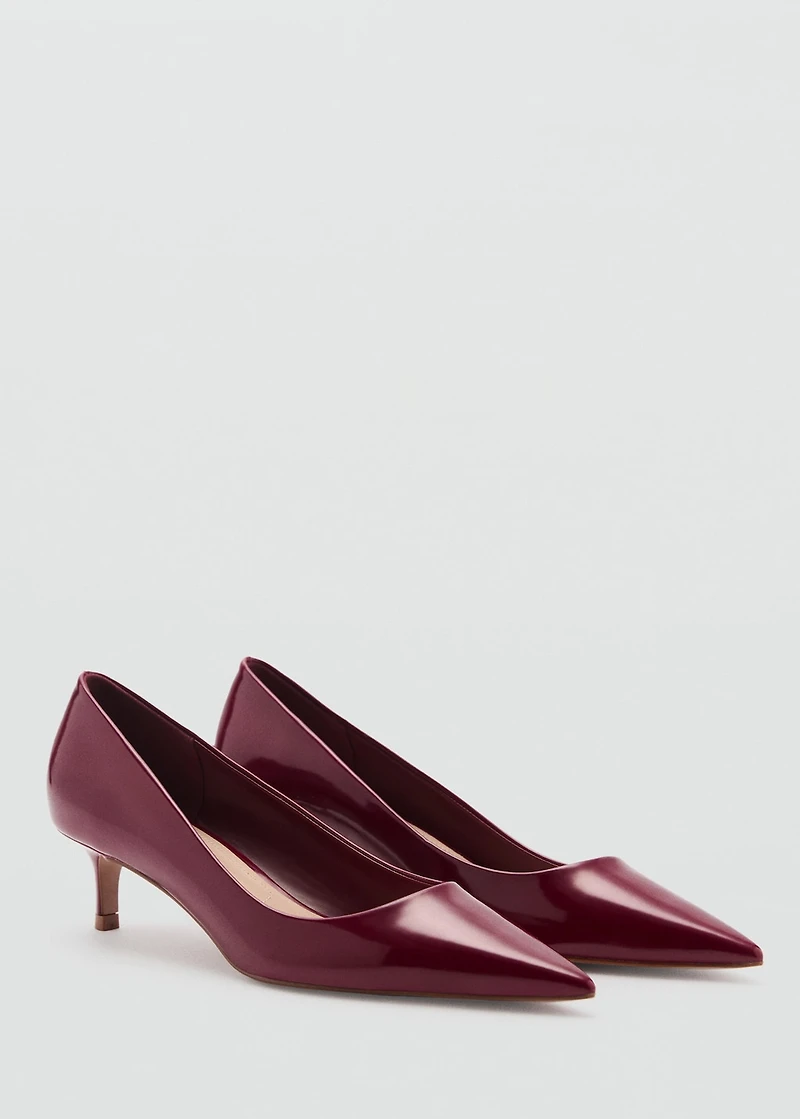 Kitten-heel pointed-toe shoes with patent leather effect