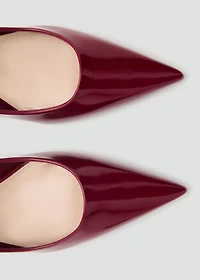 Kitten-heel pointed-toe shoes with patent leather effect