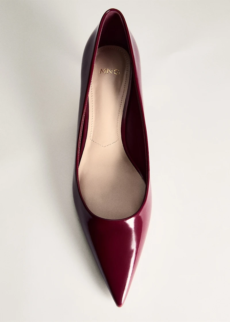 Kitten-heel pointed-toe shoes with patent leather effect