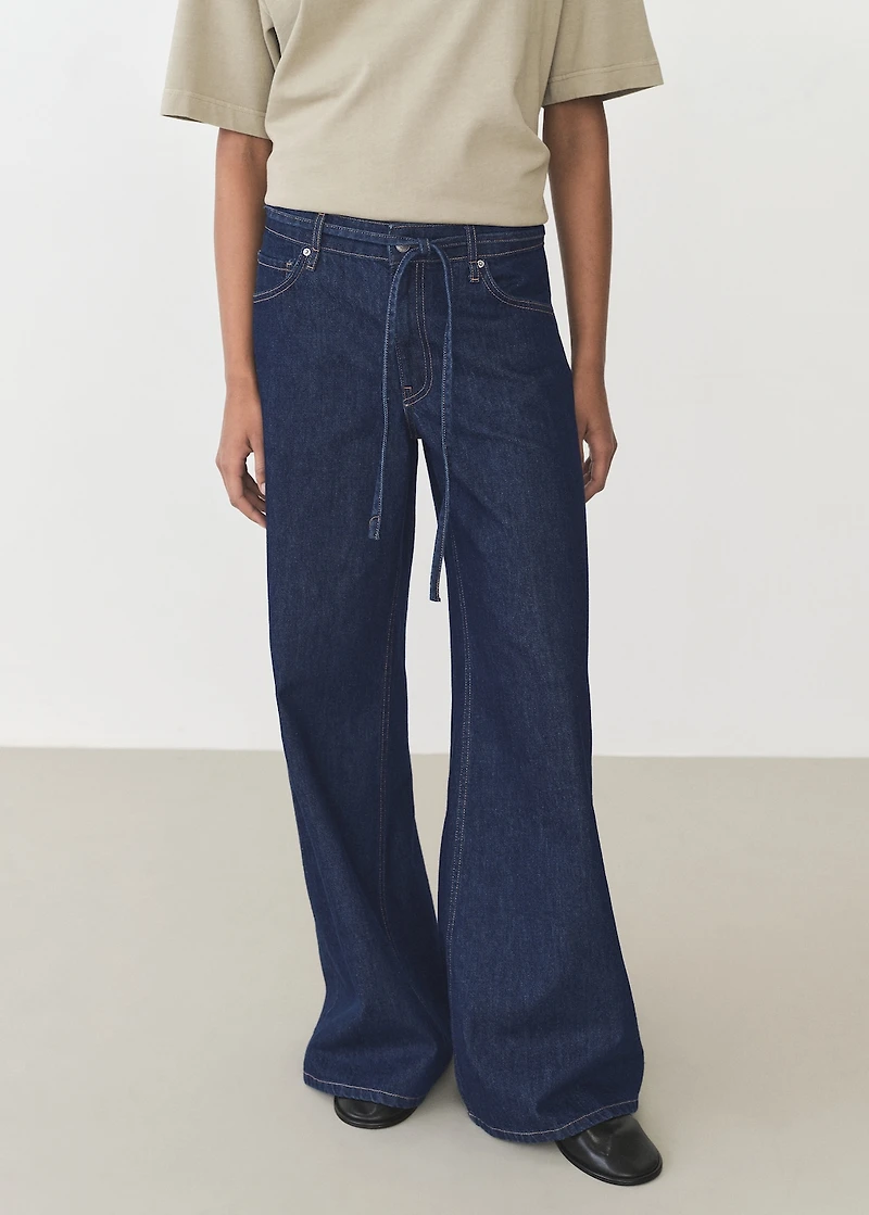 Low-rise wide leg jeans with belt