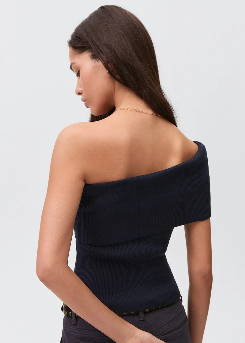 Asymmetrical off-the-shoulder top