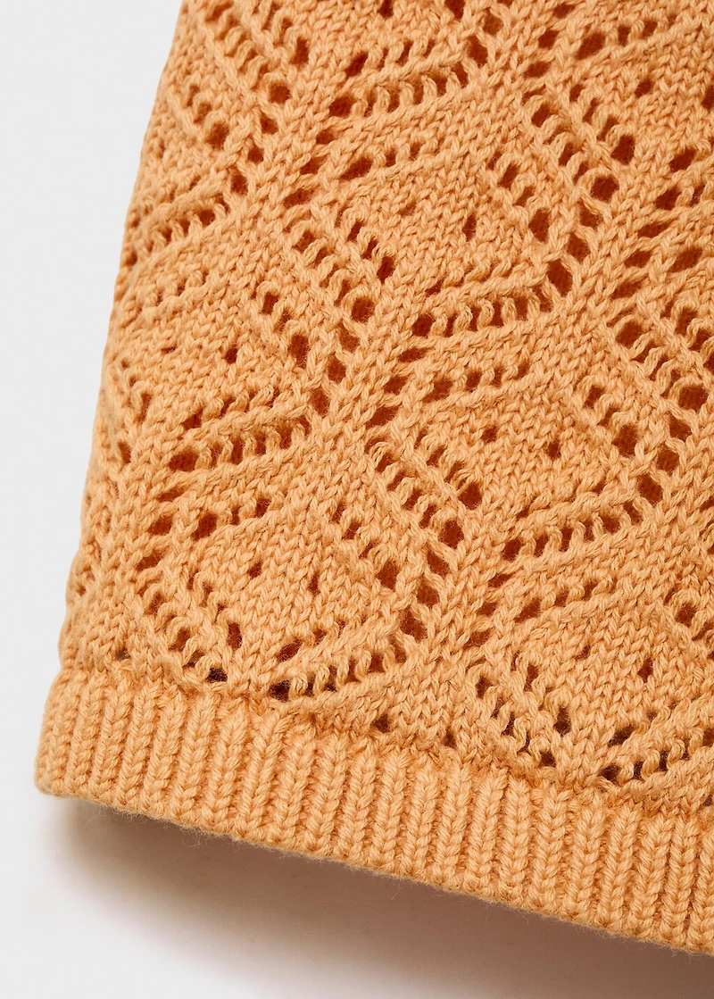 Knitted shorts with lace accents