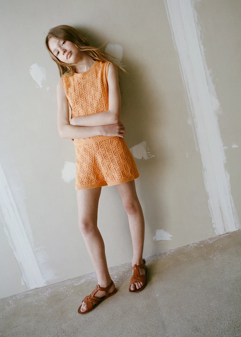 Knitted shorts with lace accents