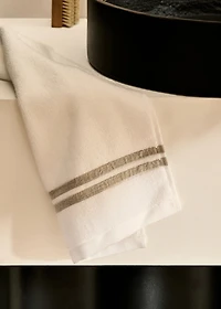Linen hand towel with contrasting trim